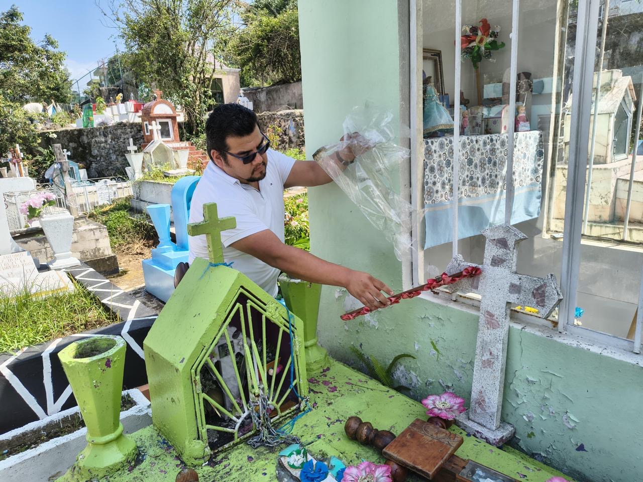 Intensifican acciones contra dengue en panteones de Xalapa
