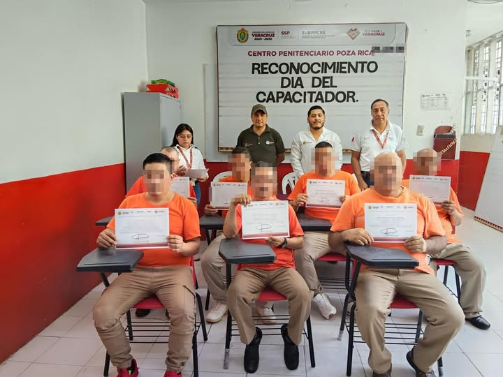 Personas privadas de la libertad reconocidas como capacitadores en centros penitenciarios de Veracruz
