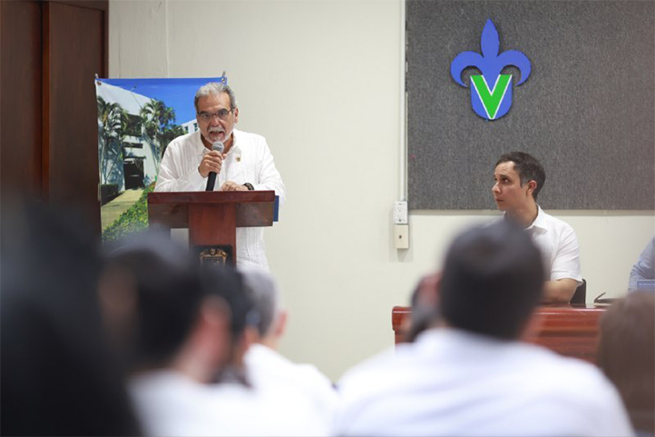 Facultad de Contaduría UV celebra 50 años con develación de placa