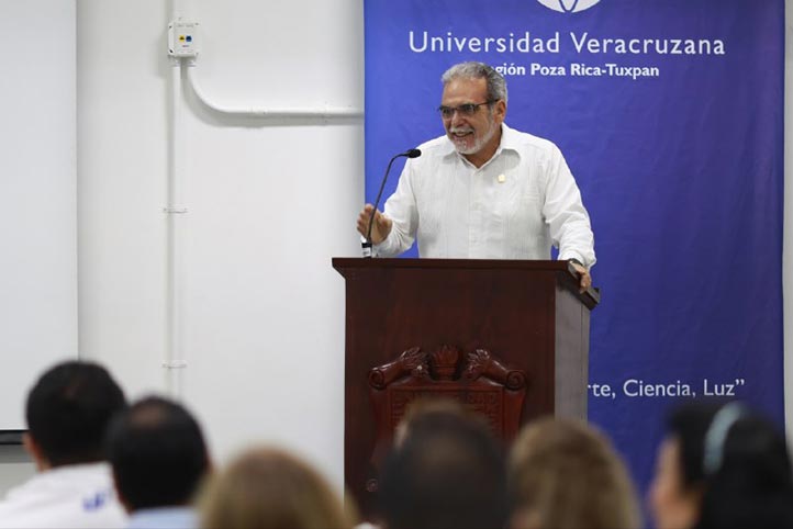 Rector Martín Aguilar Sánchez durante el encuentro Rutas hacia la Excelencia en Poza Rica