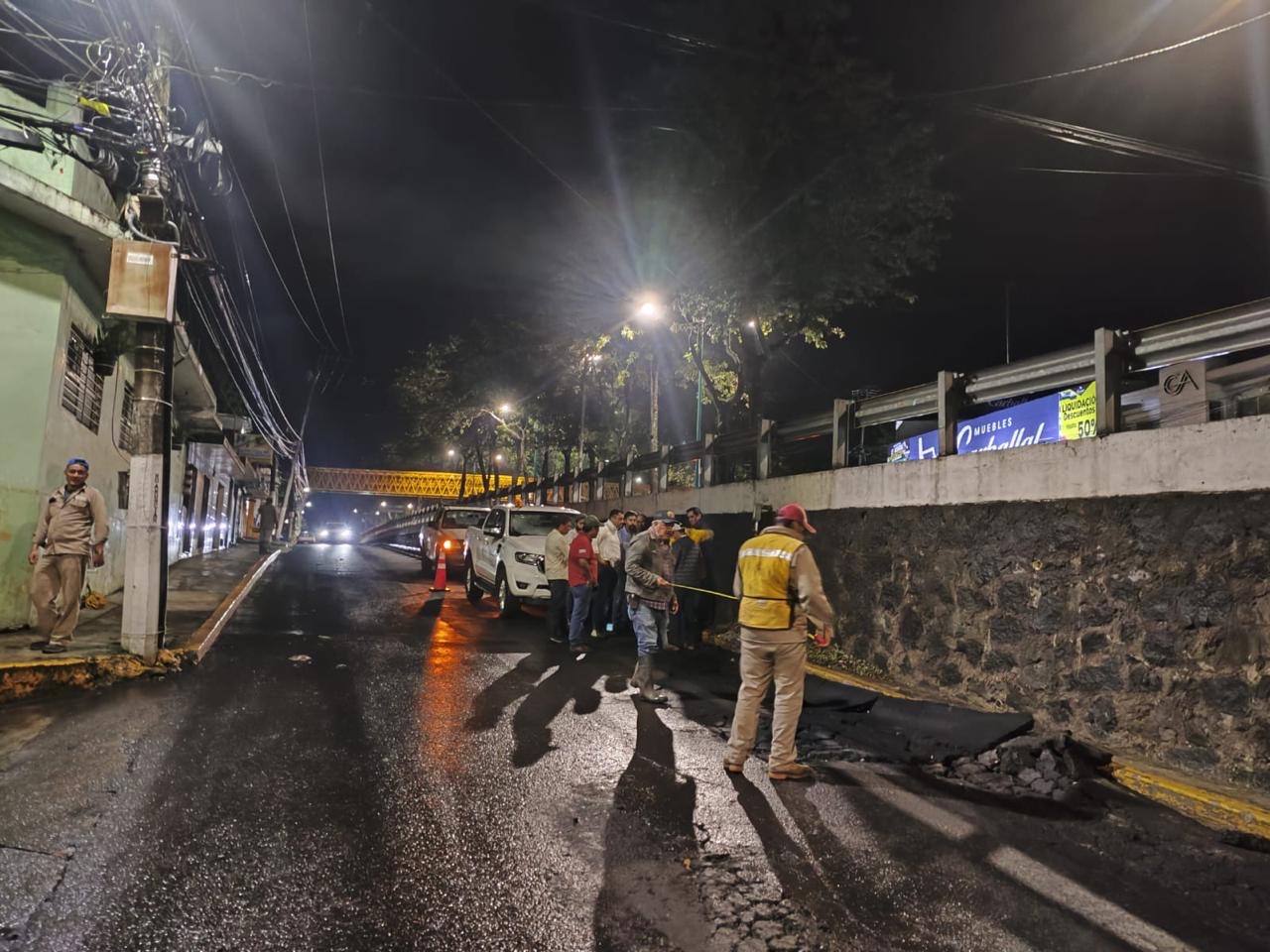 Personal de Obras Públicas y CMAS trabajan en la rehabilitación pluvial en el bulevar Xalapa-Banderilla