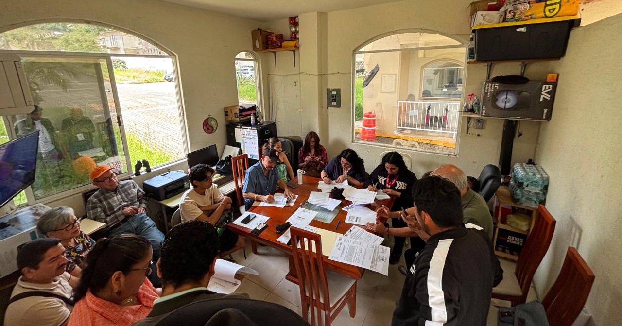 Vecinos del fraccionamiento Las Fuentes en reunión para conformar comité de contraloría social y brigada de protección civil