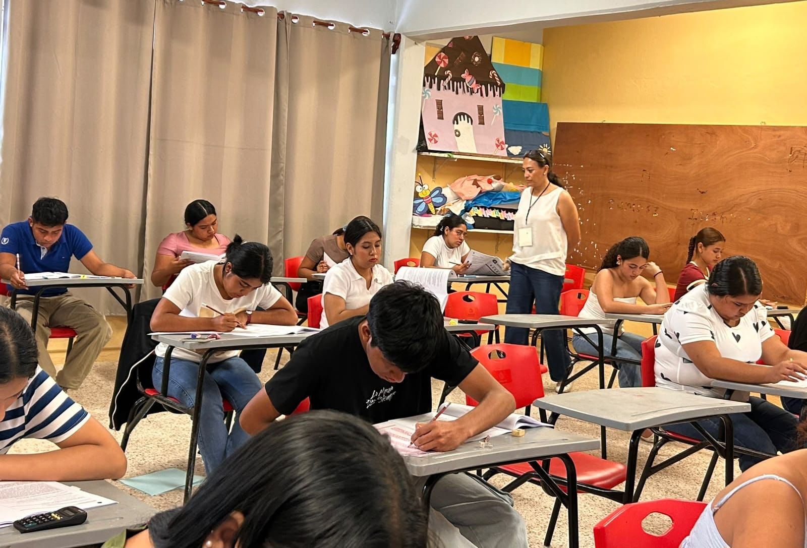 Ingreso a normales de Veracruz se realiza sin costo por primera vez