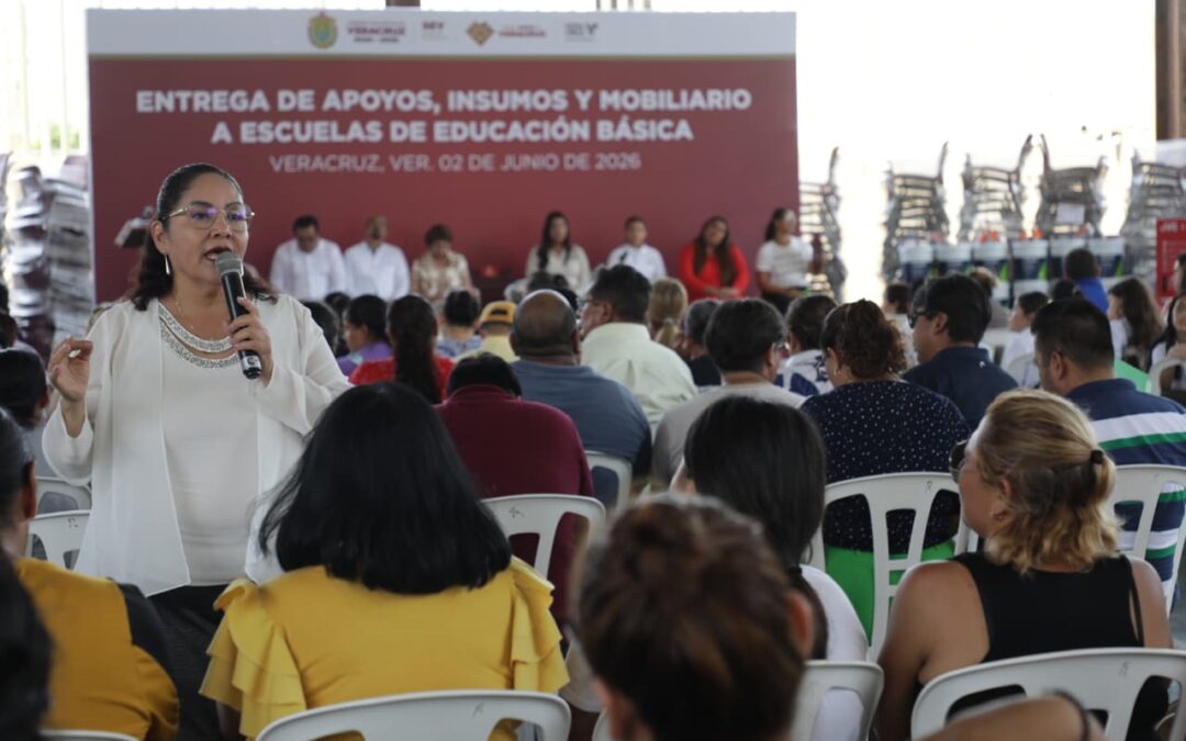 SEV entrega mobiliario e insumos a 46 escuelas en Veracruz