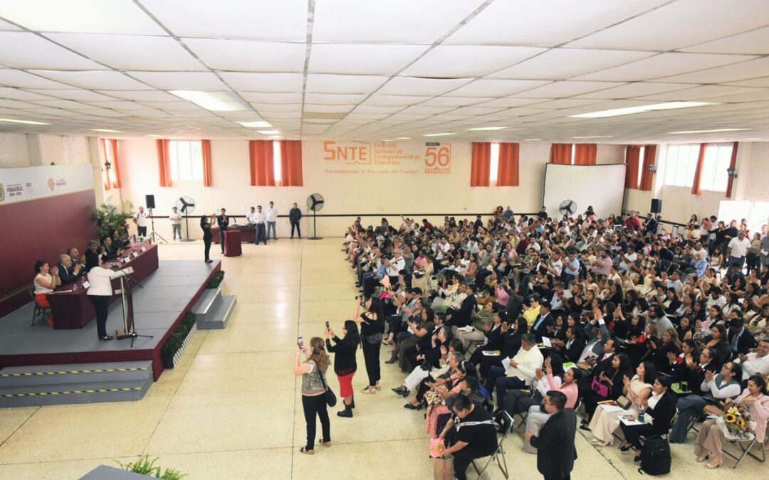 SEV entregó 116 reconocimientos a egresados de maestría de UPV