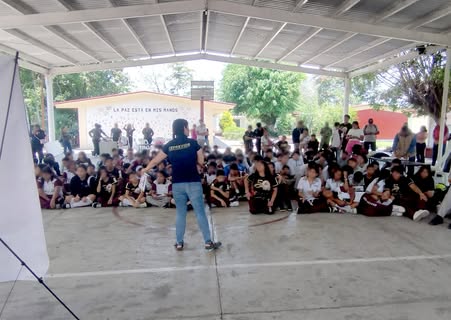 Módulo del CEPREVIDE en la Secundaria Técnica No. 36 de Veracruz con actividades lúdicas preventivas