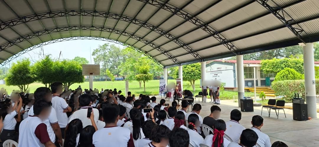 Performance 'Si Duele, no es Juego' de la SSP Veracruz en escuelas contra el acoso escolar