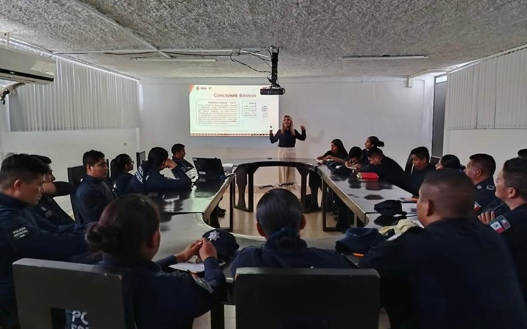 Capacitan a policías de Coatzacoalcos contra hostigamiento y acoso sexual
