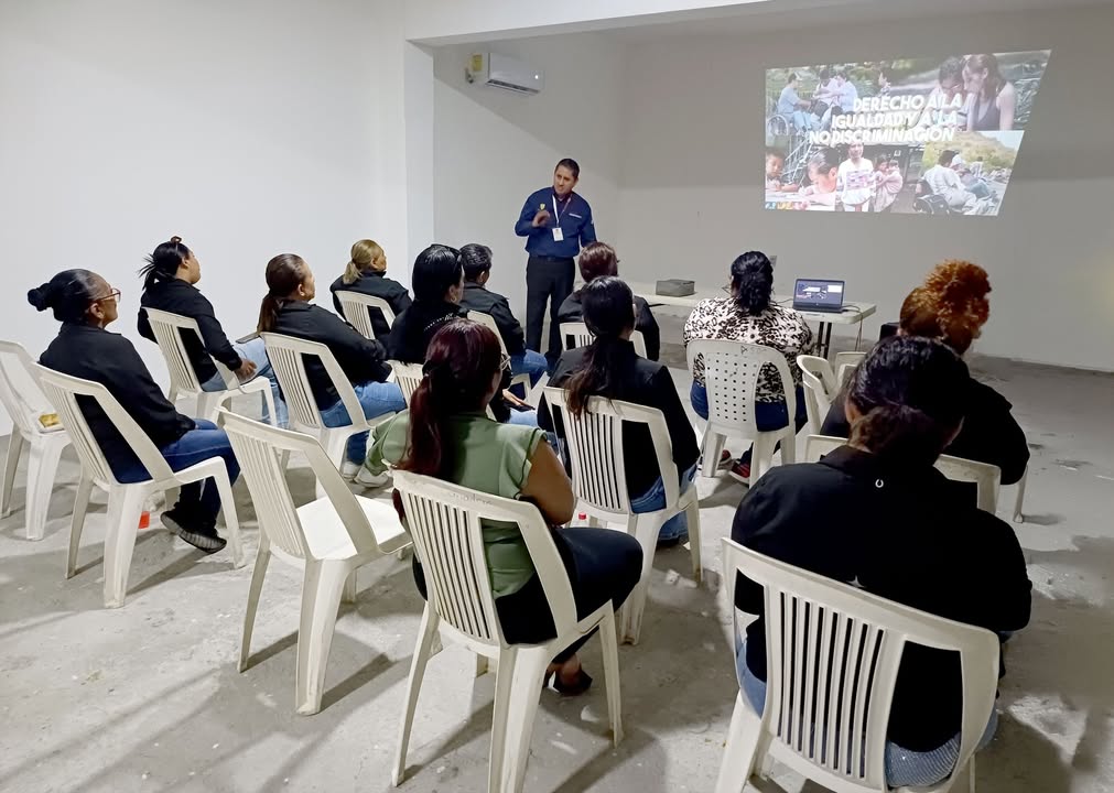 Servidores públicos en capacitación sobre cultura de legalidad y derechos humanos en Carlos A. Carrillo