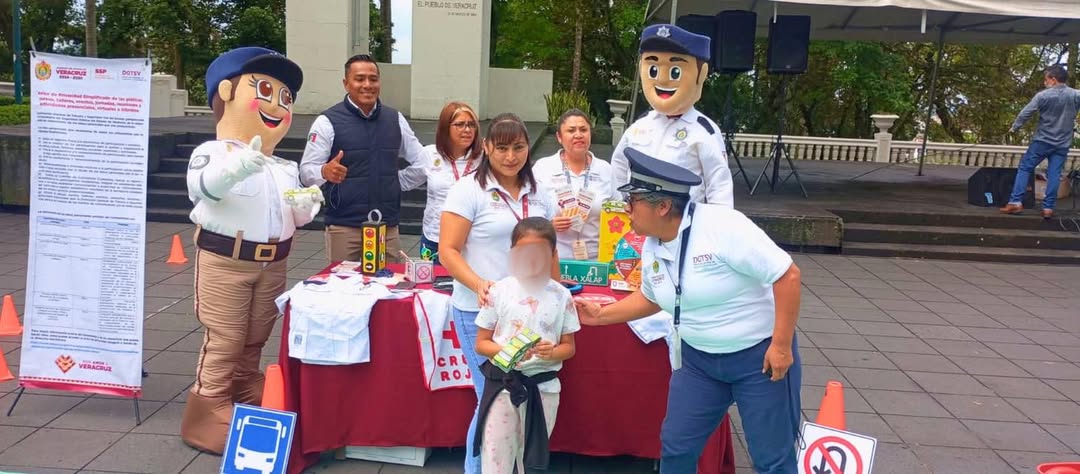 Elementos de la SSP Veracruz en actividad vial infantil en Xalapa