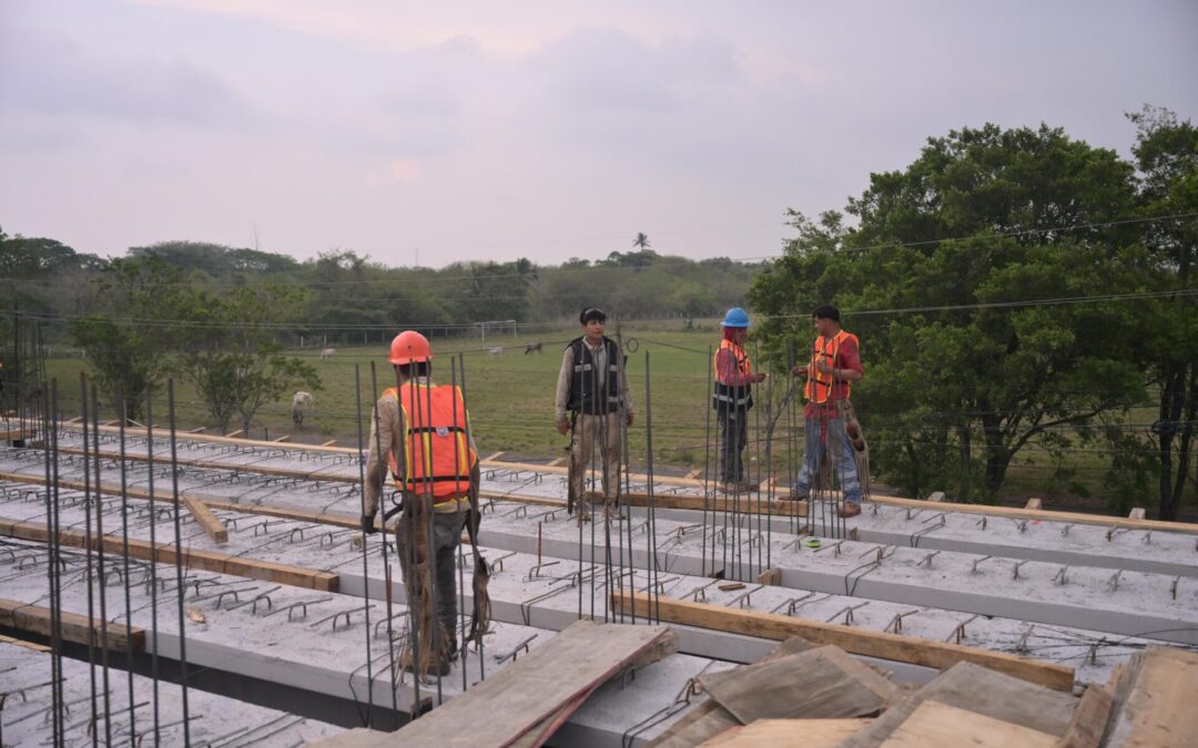 Distribuidor vial de Veracruz avanza 72.3% y concluye en julio