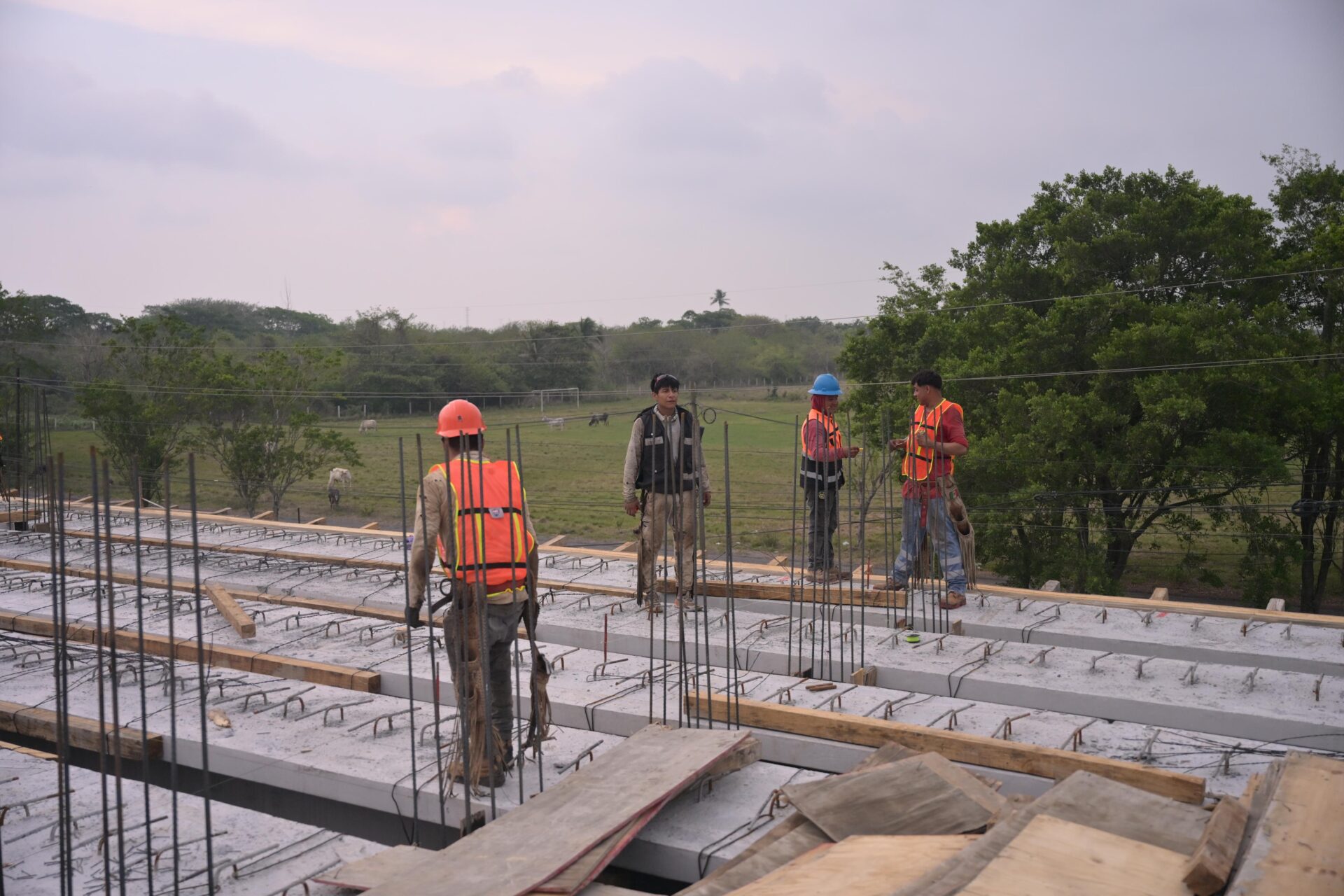 Autoridades supervisan el avance del 72.3% en el Distribuidor vial de acceso al puerto de Veracruz