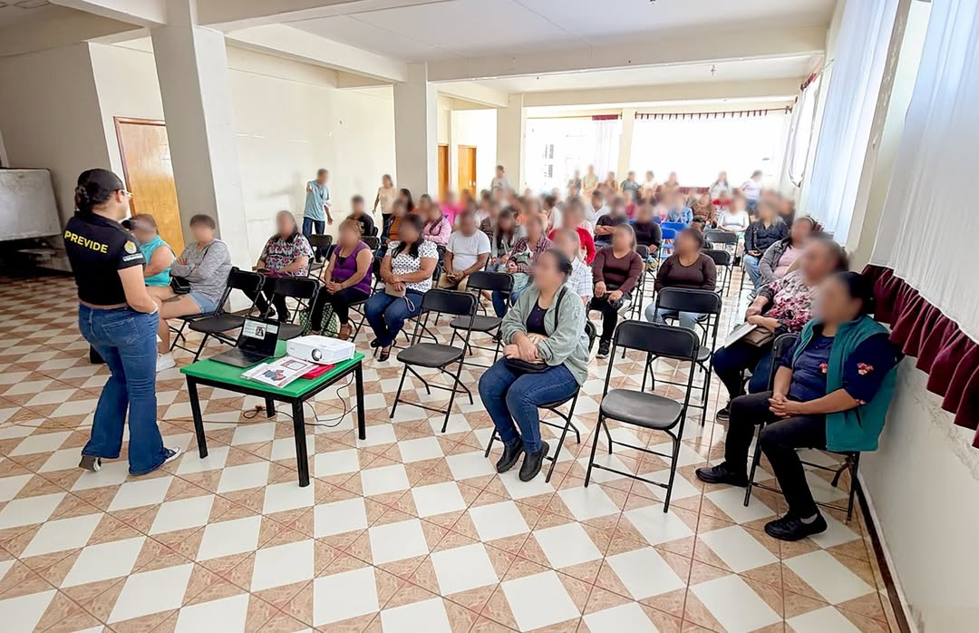 Taller de Crianza Positiva del CEPREVIDE en la Escuela Secundaria Adalberto Tejeda de Rafael Lucio