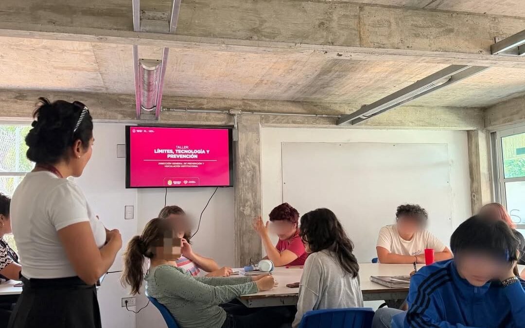 Taller de prevención en internet en bachillerato Gestalt de Xalapa