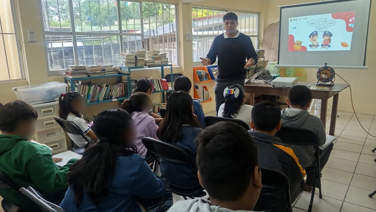 Talleres de prevención y tecnología en escuelas de Jilotepec, Xalapa y Coatepec