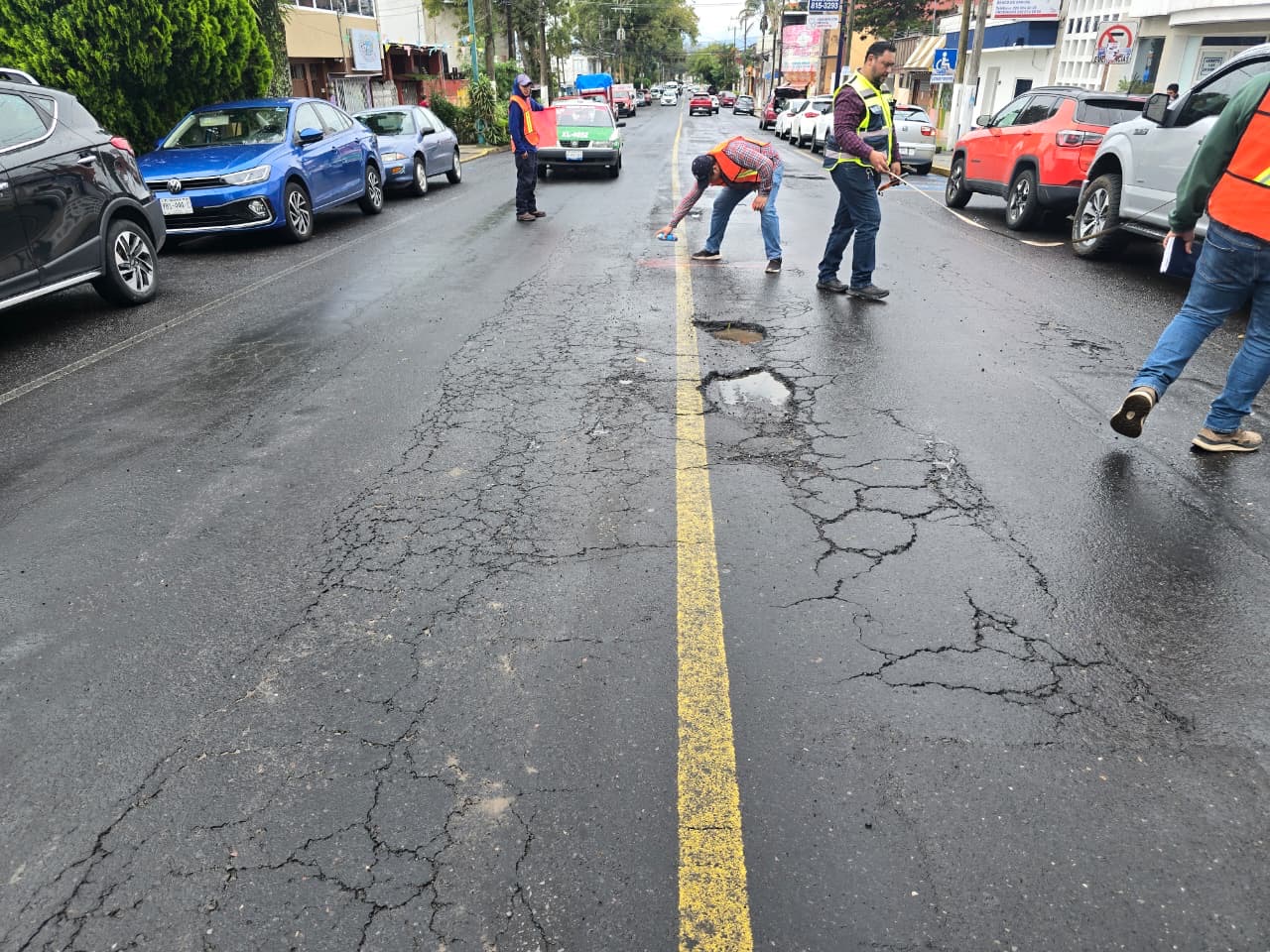Rehabilitan pavimento asfáltico en avenidas principales de Xalapa