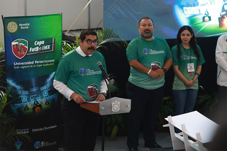 UV inaugura jornada interdisciplinaria y Copa FutBotMX 2026
