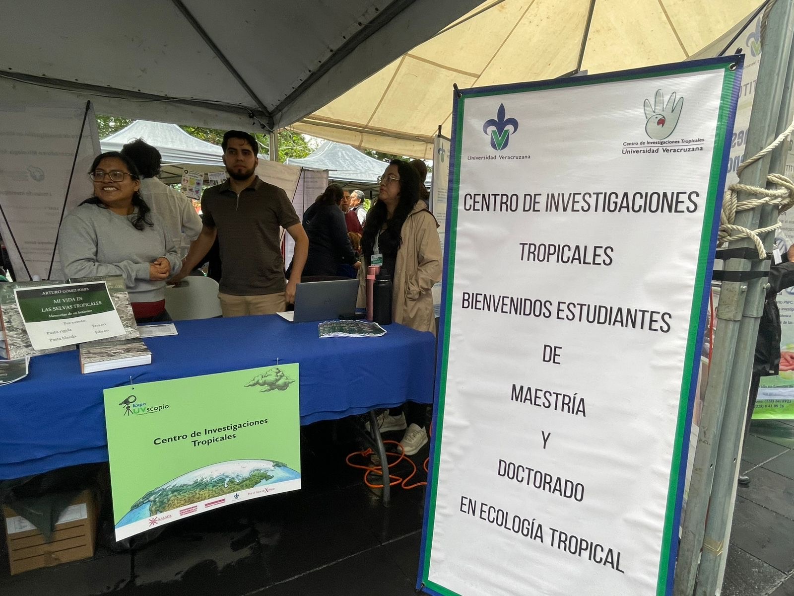 Fachada de la Unidad de Ciencias de la Salud de la UV en Poza Rica durante trabajos de rehabilitación