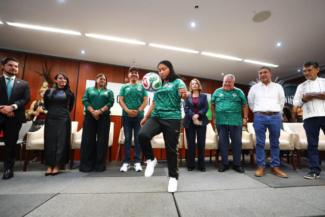 Yolett Cervantes recibe reconocimiento Camino al Mundial 2026 en el Senado