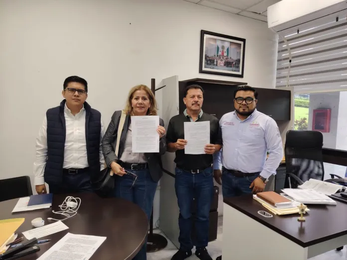 En el Congreso, firman acuerdos ediles de Camarón de Tejeda