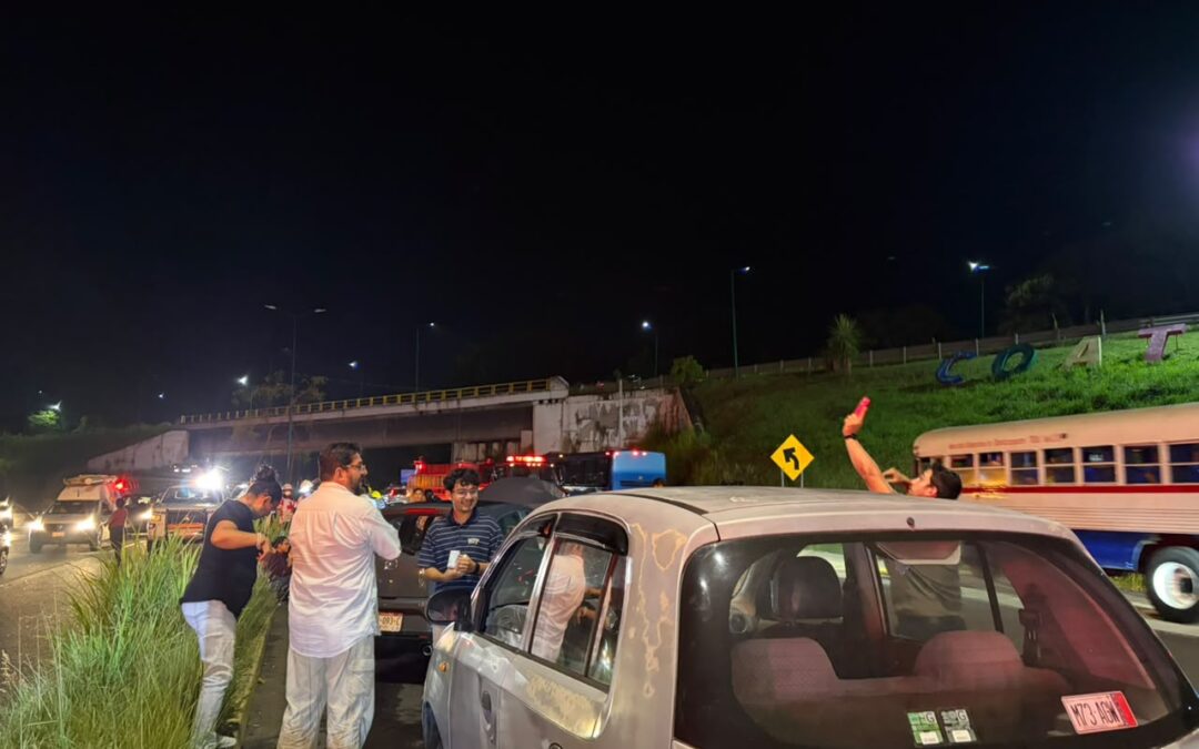 Accidente en carretera Xalapa-Coatepec deja cuatro lesionados y un detenido por ebriedad