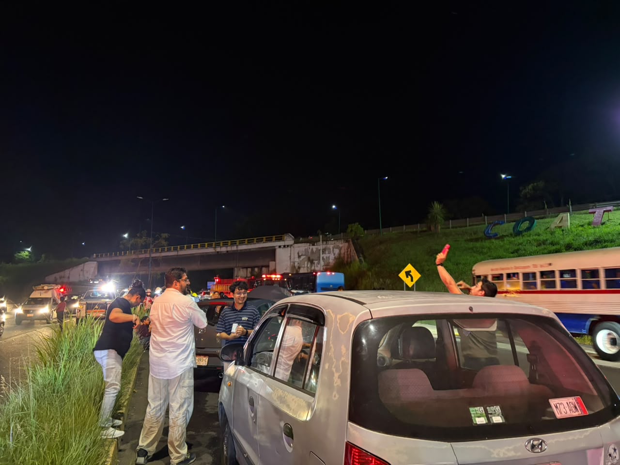Accidente múltiple en la carretera Xalapa-Coatepec con cuatro vehículos involucrados