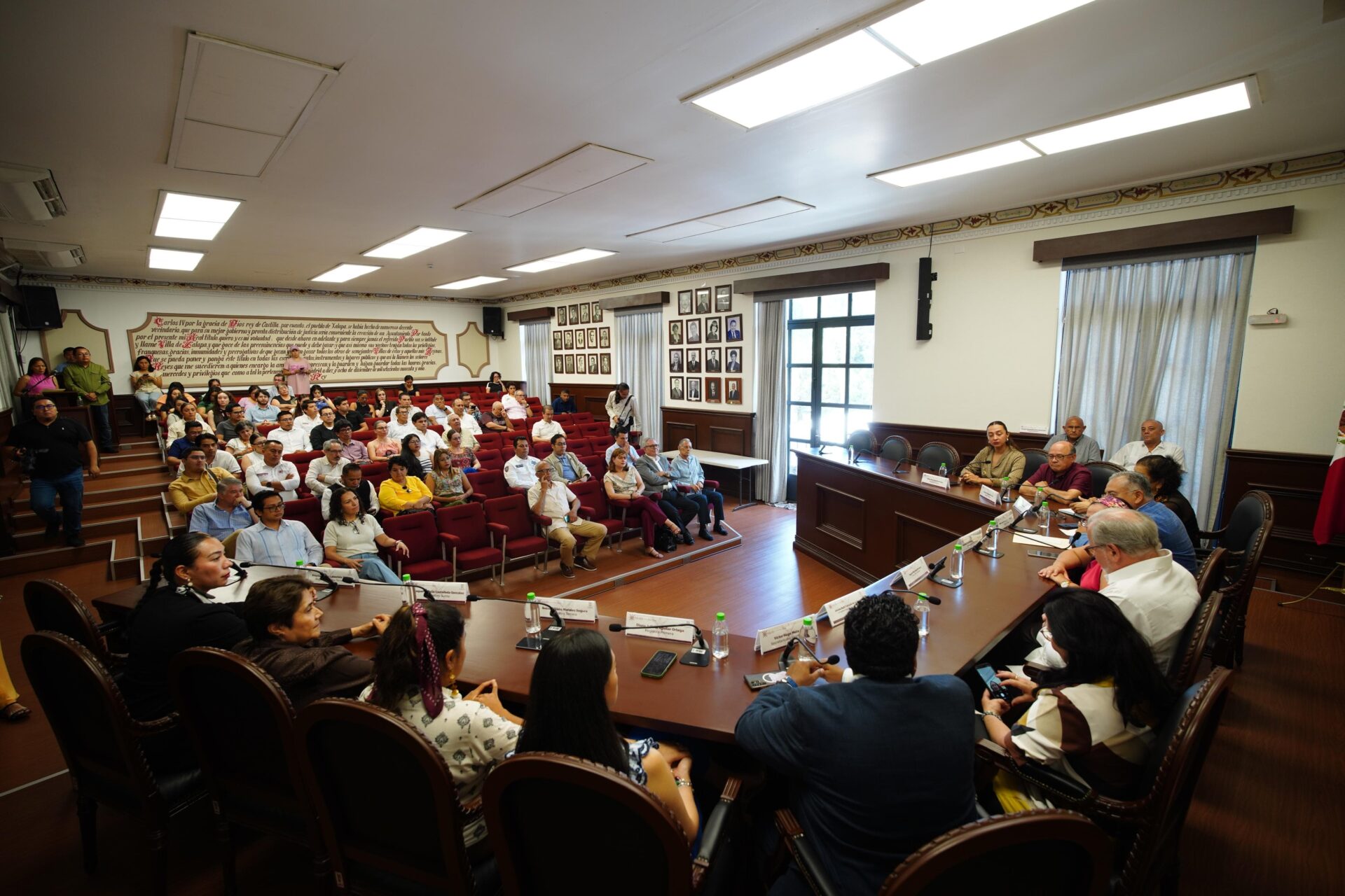 Ayuntamiento de Xalapa refrenda hermandad con Cuba ante embajador