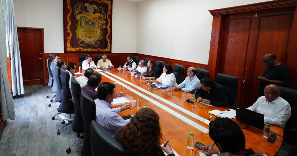 Alcaldesa sostiene reunión por limpieza de lagos Las Ánimas