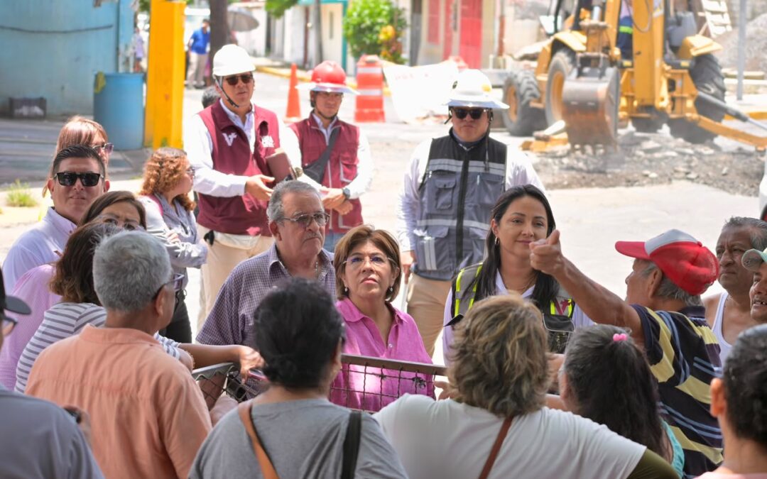 Alcaldesa de Veracruz supervisa rehabilitación vial en colonia Pocitos y Rivera
