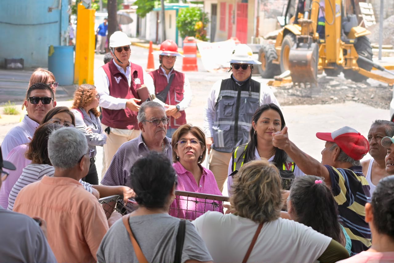 alcaldesa-supervisa-rehabilitacion-vial-colonia-pocitos-rivera Alcaldesa Rosa María Hernández Espejo supervisa trabajos de rehabilitación vial en colonia Pocitos y Rivera