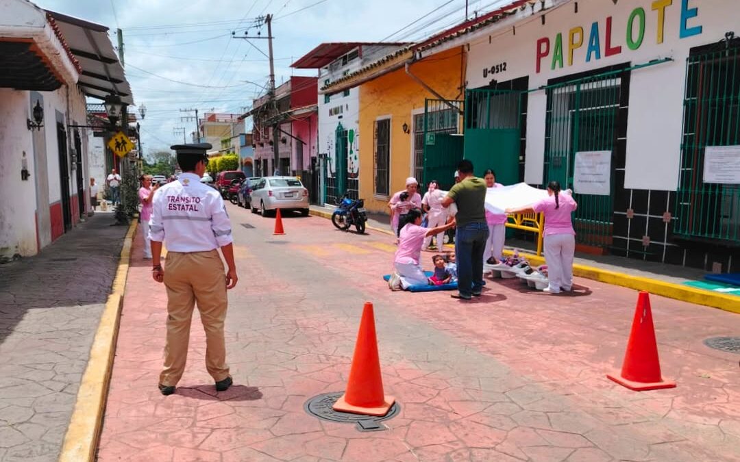 Apoyo vial durante simulacro de incendio en guardería de Coatepec