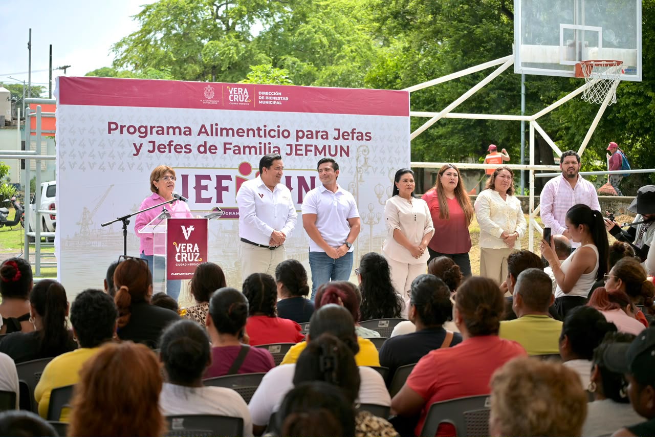Entrega de vales del programa JEFMUN en Veracruz