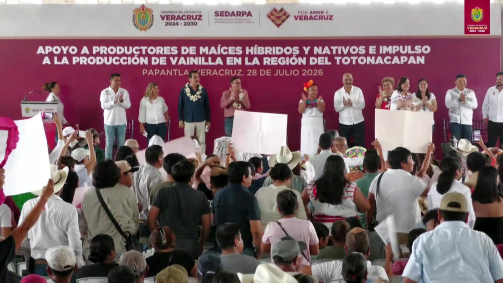 Entrega de apoyos a productores de maíz y vainilla en el Totonacapan