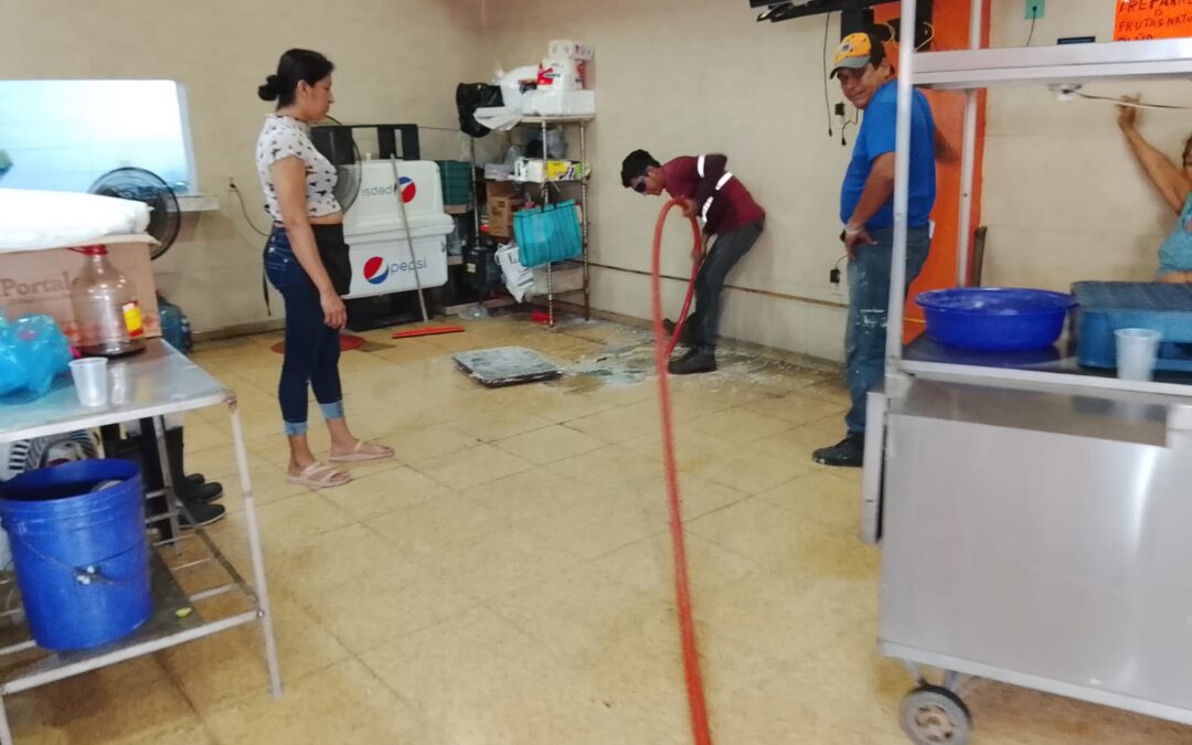 Ayuntamiento de Veracruz limpia y desazolva Plaza Refugio del Pescador