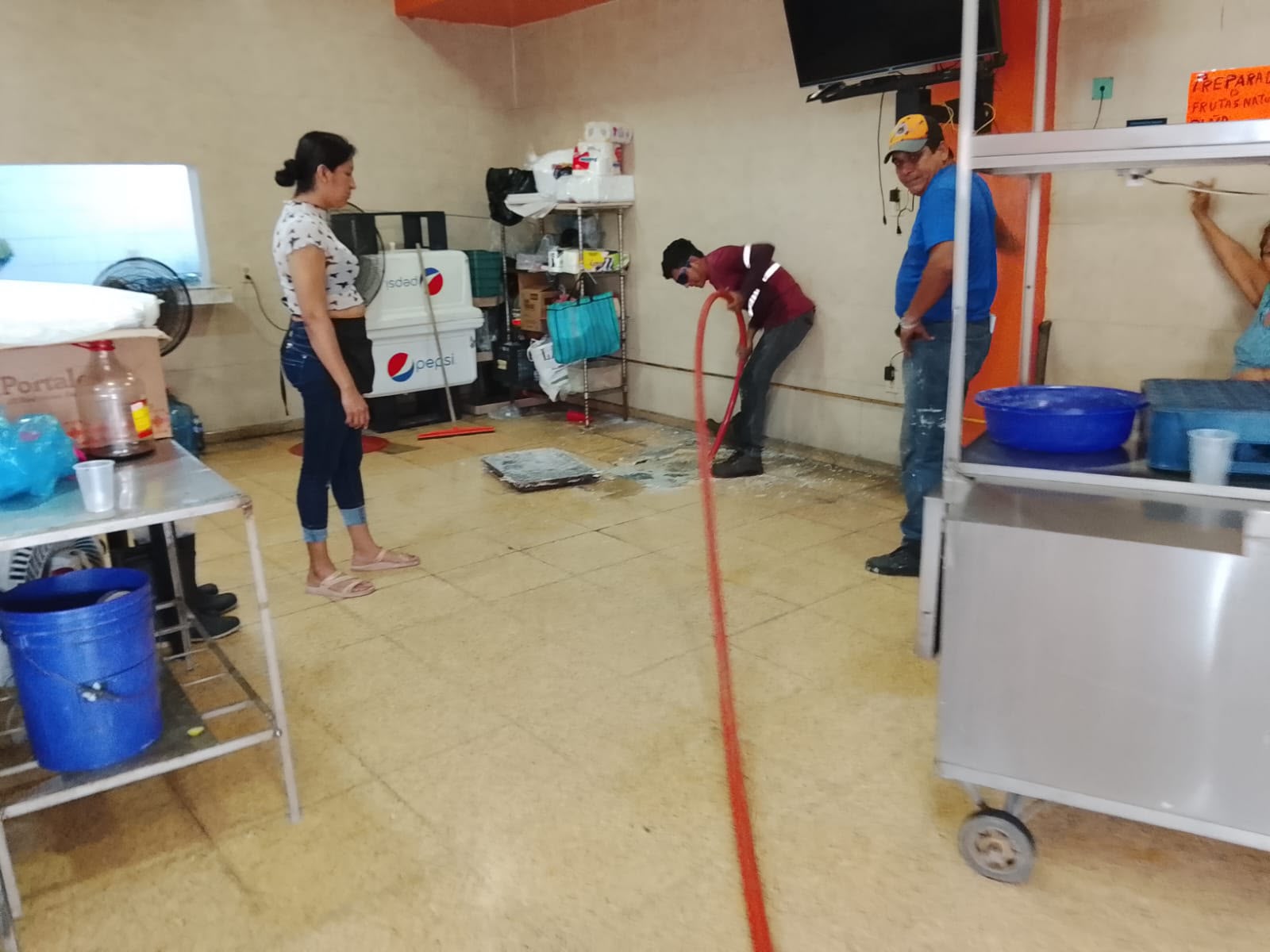 ayuntamiento-veracruz-limpieza-plaza-refugio-pescador Trabajos de limpieza y desazolve en la Plaza Gastronómica Refugio del Pescador en Veracruz