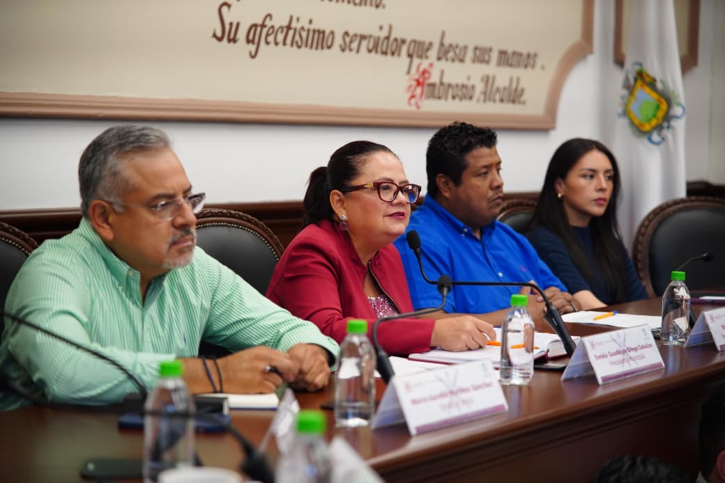 ayuntamiento-xalapa-dialogo-desinformacion Síndico Único Marco Aurelio Martínez Sánchez durante la jornada 27 del Día del Pueblo en Xalapa