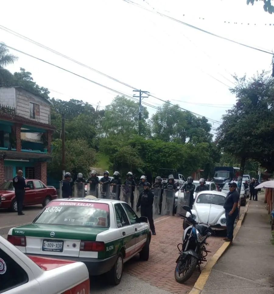 Bloquean carretera Las Trancas-Coatepec por baches en Emiliano Zapata