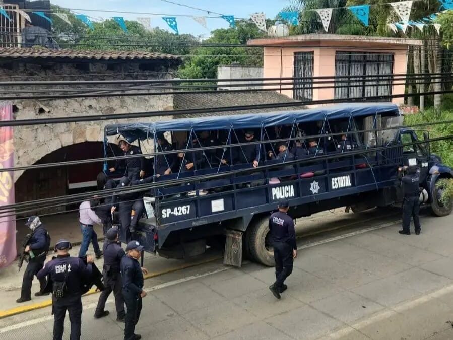 Bloquean carretera Las Trancas-Coatepec por baches en Emiliano Zapata