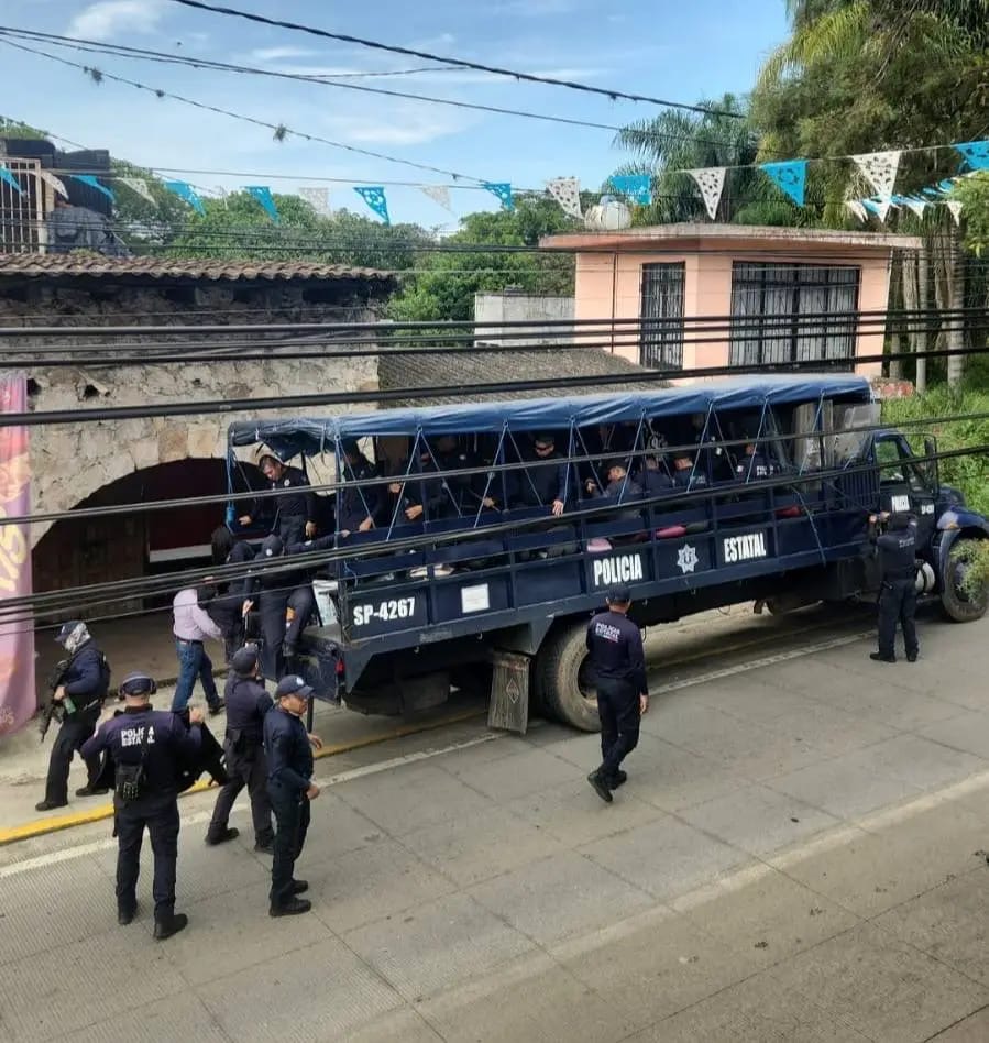 Habitantes bloquean carretera Las Trancas-Coatepec en Emiliano Zapata