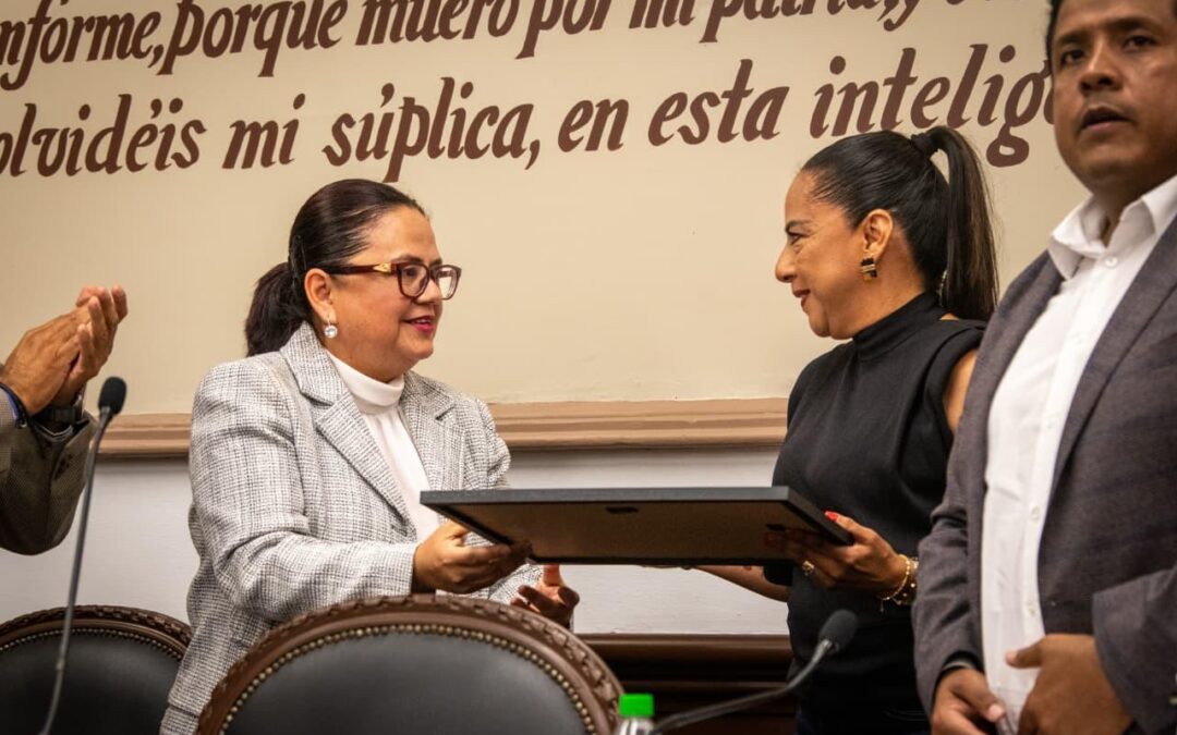 Cabildo reconoce legado cultural de Rafael Campos, autor de ‘Por el bien de Xalapa’
