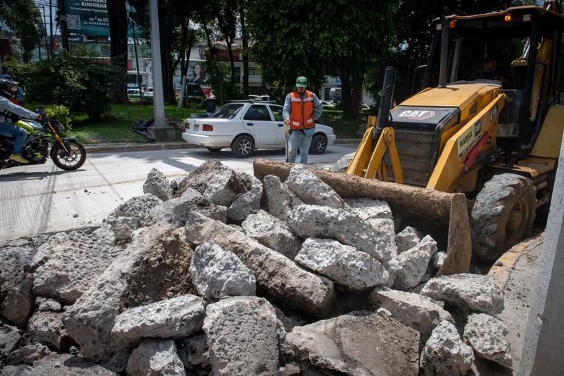 Continúa el cambio de losas de concreto en avenida Xalapa