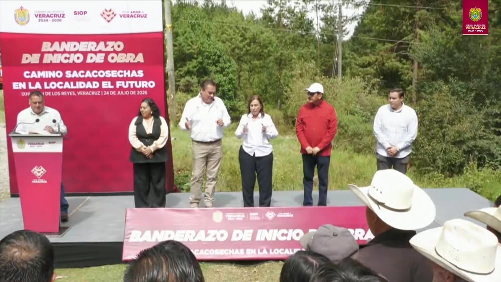 Inician obra de camino sacacosechas en Ixhuacán de los Reyes