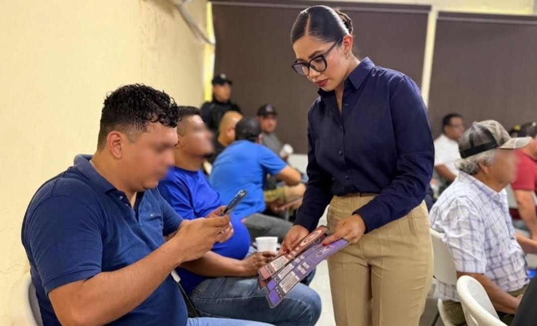 SSP Veracruz capacita a taxistas en Agua Dulce en prevención