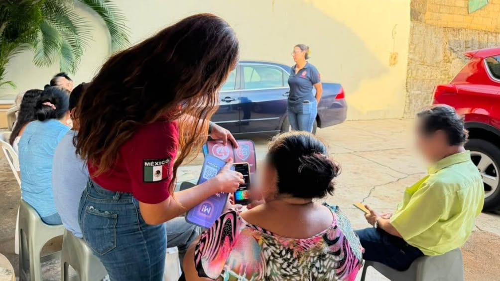 Capacitación en Minatitlán sobre apps de seguridad y líneas de emergencia