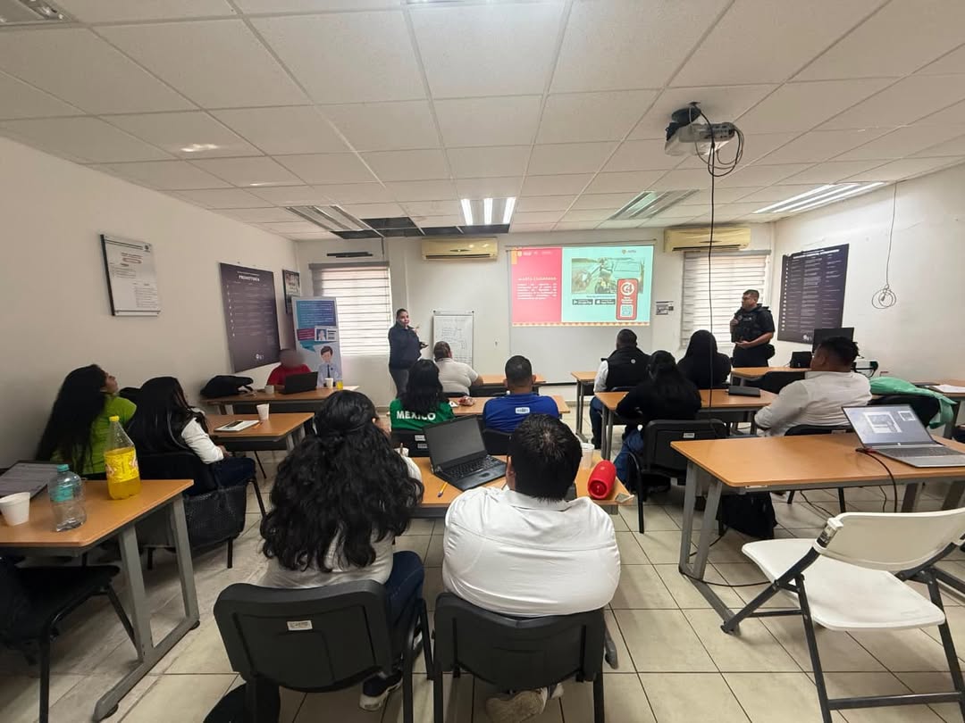 capacitacion-prevencion-extorsion-bafar-veracruz Personal de Grupo BAFAR durante capacitación sobre prevención de extorsión impartida por SSP Veracruz