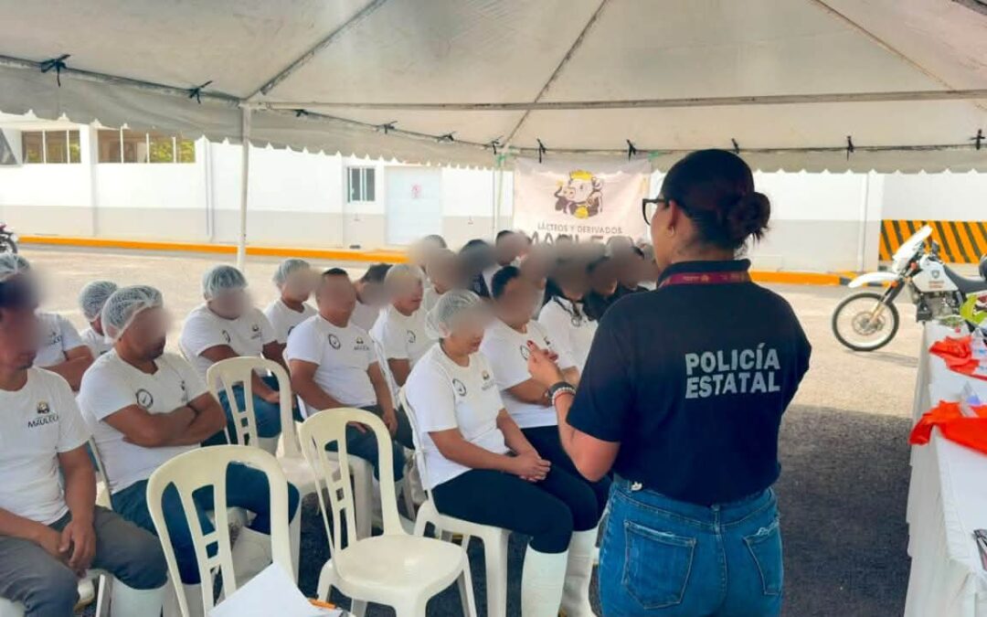 Capacitación en seguridad y prevención para personal de Lácteos y Derivados Mauleón en Acayucan