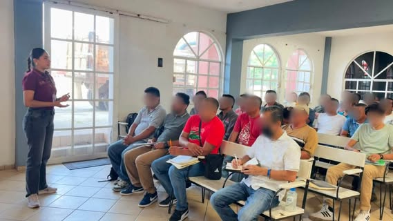 Capacitan a taxistas de Minatitlán en seguridad y prevención