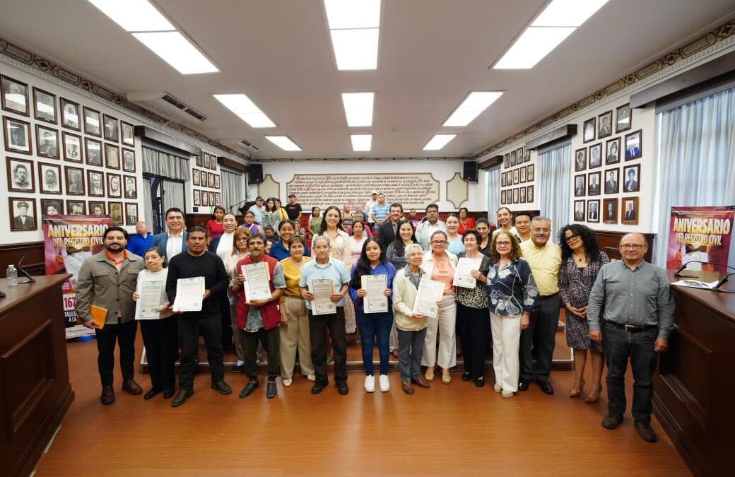 Ayuntamiento conmemora 167 aniversario del Registro Civil con entrega de actas