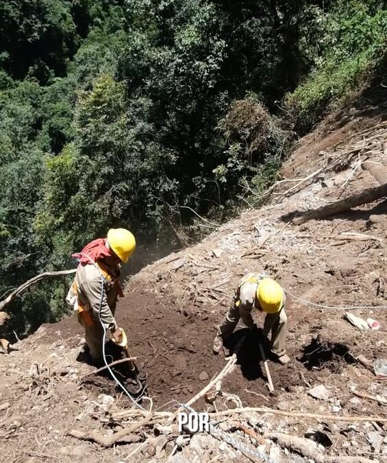CMAS Xalapa repara línea de agua afectada por deslizamiento en Cofre de Perote