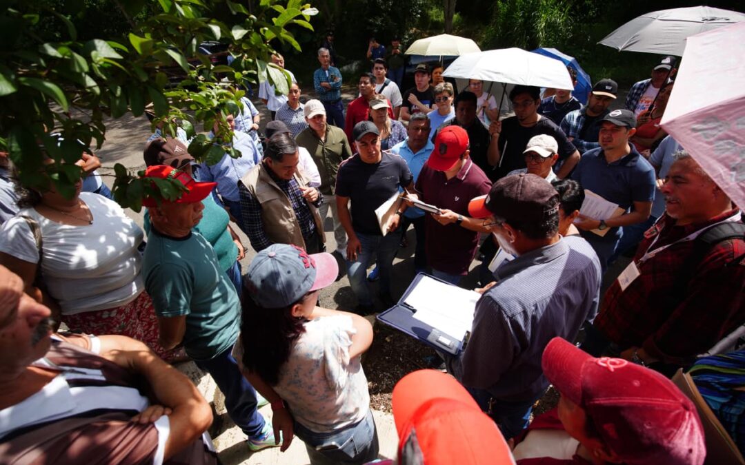 Daniela Griego recorre Nuevo Xalapa para atender necesidades vecinales